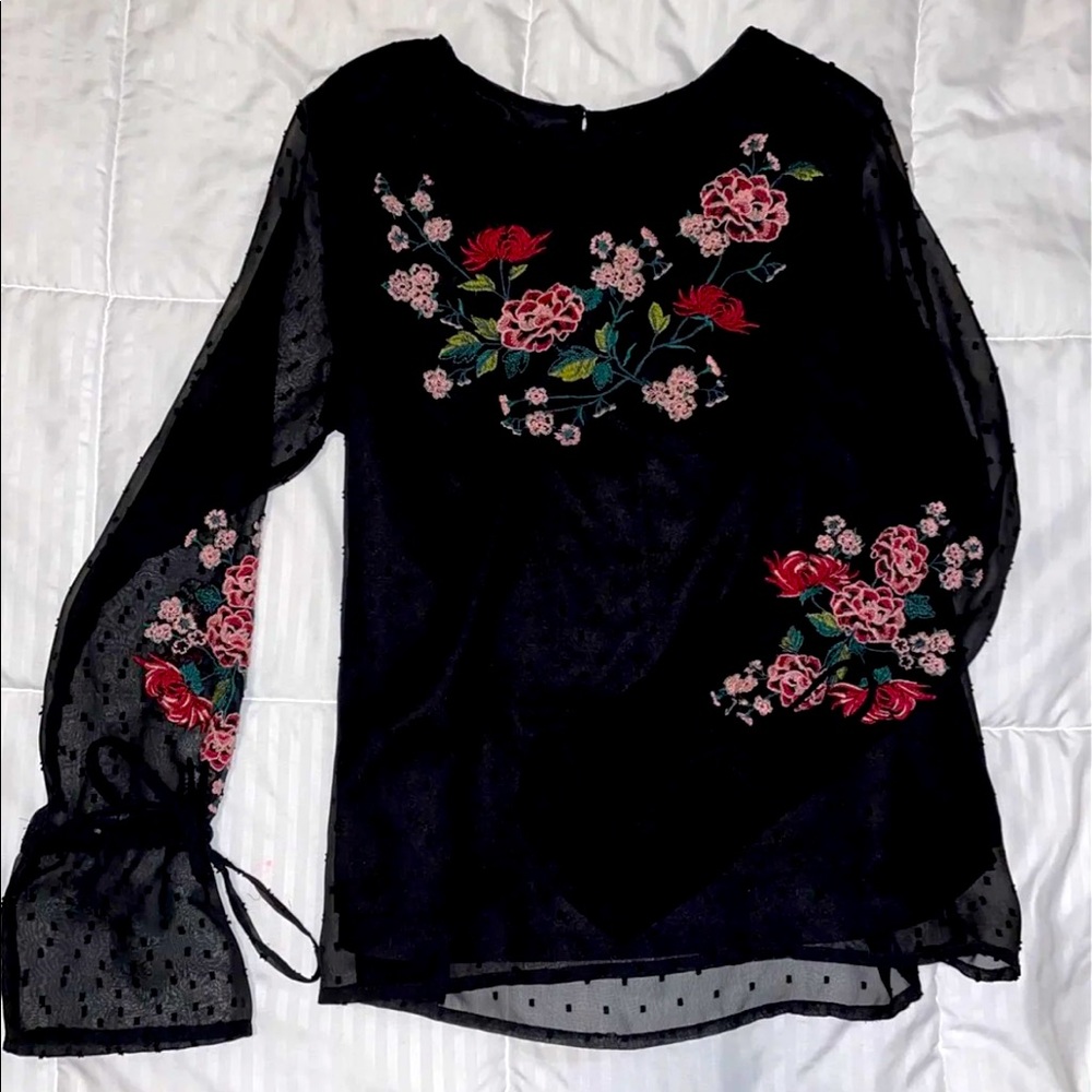 3/$15 Embroidery blouse